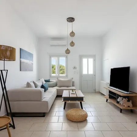 And Spacious In Paros Apartamento *
