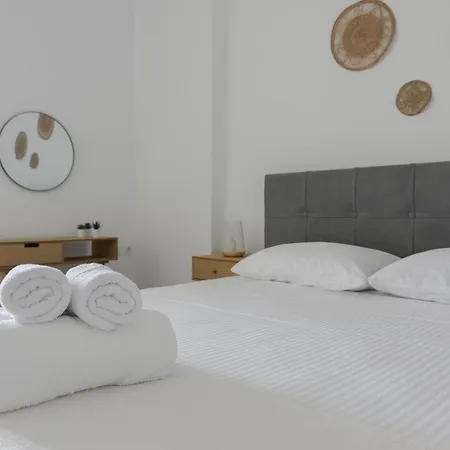 And Spacious In Paros Apartamento *