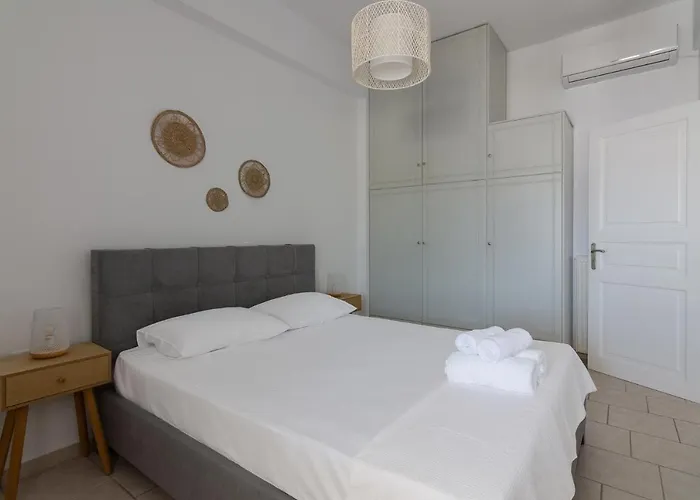 And Spacious In Paros Apartment